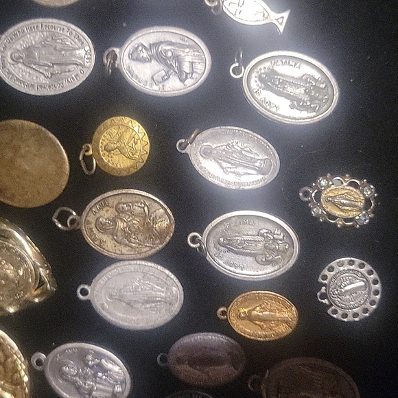 Religious bundle - Picture 4 of 8